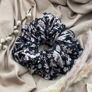 Holly day gift | Bohemian Scrunchie Medium size in recycled Sari Fabric| Boho | Hair Tie | Bohemian | Hairband | Silk | Medium | Scrunchy