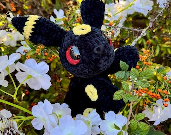 Crochet Phantom Kitty Plushie: Handmade Soft Plush Yarn Décor, Nerdy Gifts, Gamer Cat with Circles