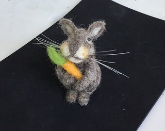 Conejo marrón fieltro aguja