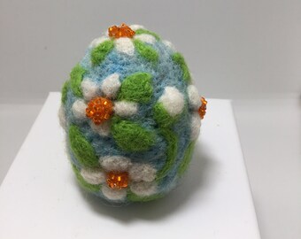 Huevo de fieltro con aguja