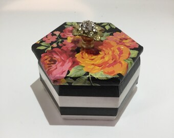 Joyero pequeño con decoupage en forma de hexágono