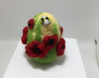 Huevo de fieltro con aguja