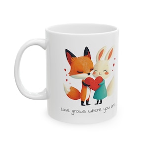 Taza de cerámica, linda pareja de animales sosteniendo un corazón, diseño de dibujos animados caprichoso, zorro y conejito, taza de café divertida, colores vibrantes, taza de té divertida,