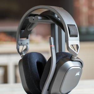 Stylish headphone stand