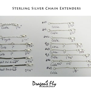 K&ouml;nnte beinhalten: Sterling-Silber-Kettenverl&auml;ngerungen in verschiedenen Stilen und L&auml;ngen, darunter Kabel, Figaro, Curb und Weizen oxidiert. Die Verl&auml;ngerungen reichen von 1,27 cm bis 10,16 cm.