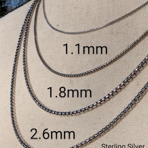K&ouml;nnte beinhalten: Drei oxidierte Boxketten aus Sterlingsilber in verschiedenen Gr&ouml;&szlig;en: 1,1 mm, 1,8 mm und 2,6 mm.