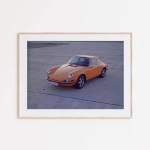 Porsche 911 Poster, deutsches Automobil, oranger Porsche 911, Sportwagen, Wanddekor, Auto Liebhaber Geschenk, Auto Enthusiasten Poster, Auto Geschenk