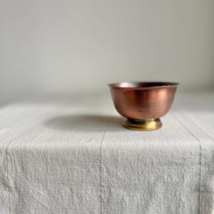small round footed bowl Gregorian Copper brass base
