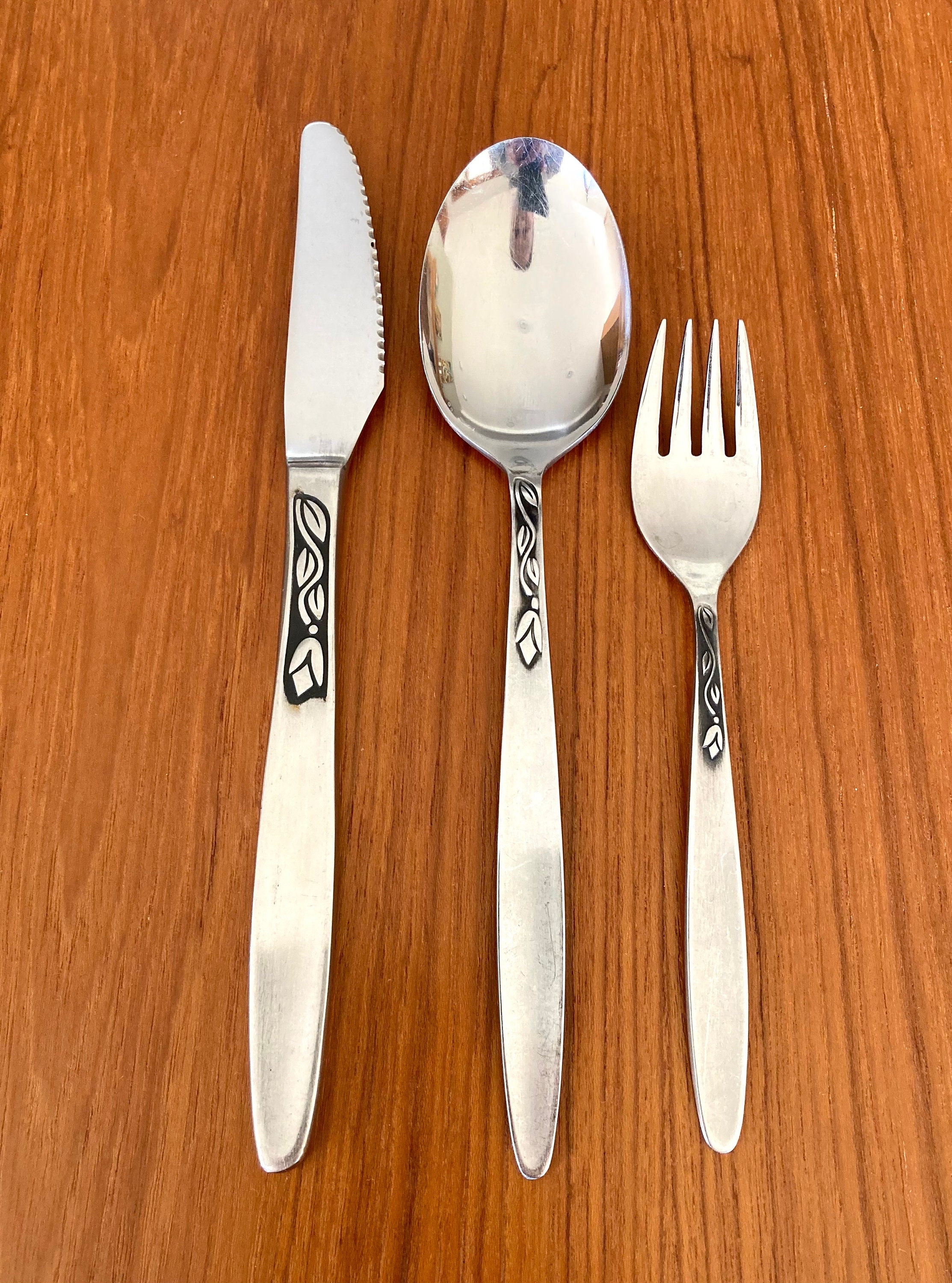 4 Amefa Tulip Time Dinner Knifes Holland Stainless Flatware Silverware 8-1/4