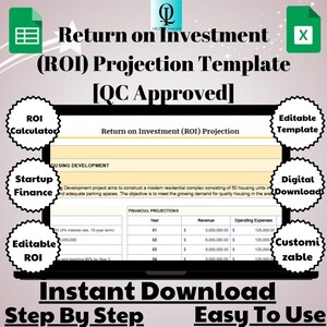 Op de afbeelding: Een laptopscherm met een spreadsheet-sjabloon voor het berekenen van de return on investment (ROI). De sjabloon bevat secties voor startfinanciering, woningontwikkeling, financiële prognoses, omzet, bedrijfskosten en aanpasbare velden. De tekst "Return on Investment (ROI) Projection Template [QC Approved]" wordt bovenaan het scherm weergegeven. De afbeelding bevat ook pictogrammen voor een spreadsheet, een rekenmachine en een digitale download.