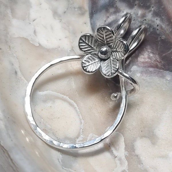 Porte-breloques unique en argent sterling - porte-breloques vigne floral bio épais ou porte-bague pour vos propres breloques - fait main sur commande