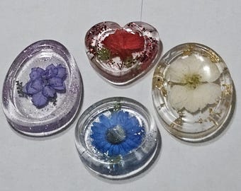 Dried flower worry stones