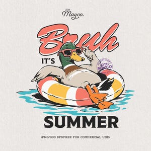 Könnte beinhalten: Eine grafische Illustration einer Stockente mit roter Sonnenbrille, die in einem gestreiften Schwimmring auf blauem Wasser treibt. Der Text lautet 22th Mayco, Bruh IT'S SUMMER und PNG/300 DPI/FREE FOR COMMERCIAL USE in schwarzer und roter Schrift.