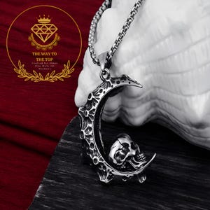 Collier tête de mort gothique, pendentif tête de mort et lune, bijoux vampire, bijoux tête de mort, collier gothique, cadeau bijoux occultes | BleuMidnightParSusan