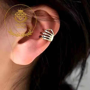 Gothic Skeleton Hand Ear Cuff in Copper Alloy - Gold Adjustable Cartilage Earring for Women and Men - Unique Halloween Jewelry, Dark Aesthe
