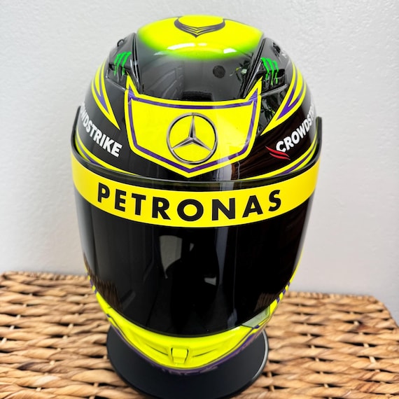 ルイス・ハミルトンの象徴的なF1ヘルメットのフルサイズDOT認定