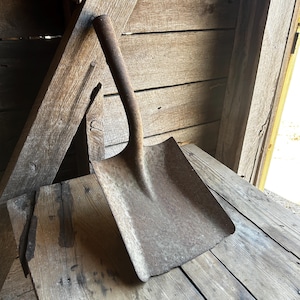 Vintage Rusty Metal Shovel Head, Antique Ames Square Point Farm Tool Rustic Industrial Farmhouse, Western Gothic, Mancave Steampunk