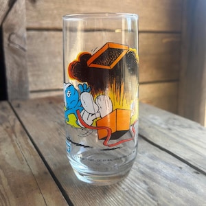 Vintage 1982 Jokey Smurf Hardee&#39;s Glass: 80s Kidcore Drinkware