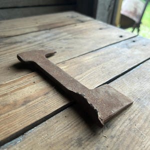 Primitive Rusty Cast Iron Farrier’s Tool | Vintage Equestrian Decor & Blacksmith Chisel Pick | Antique Barn Find | Rustic Farmhouse Decor
