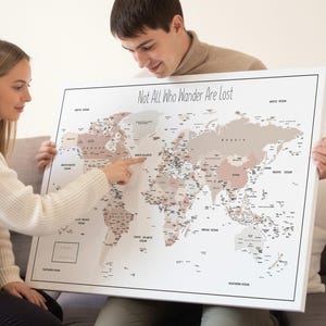 Minimalist Push Pin World Map - Personalized Pin Board -  In Brown & Beige for Adventure Tracking - Gift for Travelers - 100 Pins incl.