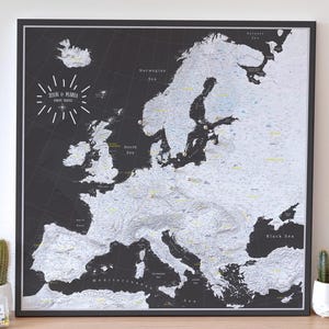 Europa Landkarte, Detaillierte Reise Pinnwand - Anpassbare Landkarte In Schwarz & Weiß für die Abenteuer Tracking - 100 Pins inkl.