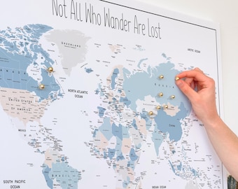 Minimalist Push Pin World Map - Personalized Pin Board -  In Blue & Beige for Adventure Tracking - Gift for Travelers - 100 Pins incl.