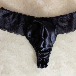 Men&#39;s Thong in Satin and Black Stretch Lace