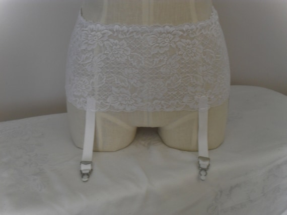 Garter Belt Retro Style in White Stretch Lace With White Garters