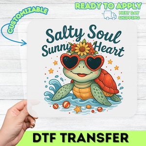 Leuke zomerstrandschildpad DTF-overdracht voor leuke kleding - &#39;Salty Soul, Sunny Heart&#39; Klaar om op te strijken voor oceaanliefhebbers
