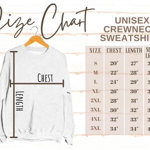 K&ouml;nnte beinhalten: Wei&szlig;es Unisex-Crewneck-Sweatshirt an einem Holzb&uuml;gel. Das Bild enth&auml;lt eine Gr&ouml;&szlig;entabelle mit Brust-, L&auml;ngen- und &Auml;rmell&auml;ngenma&szlig;en in cm. Der Text "Size Chart" steht oben.