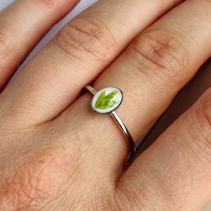 Flower ring - Botanical resin jewelry with real flower