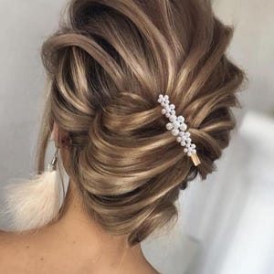 Floral Bridal Hair Clip Gold Wedding Hairpiece Pearl Bridal Hair Jewelry Wedding Hair Accessory with Pearl Bridal Hair Piece for Bridesmaids