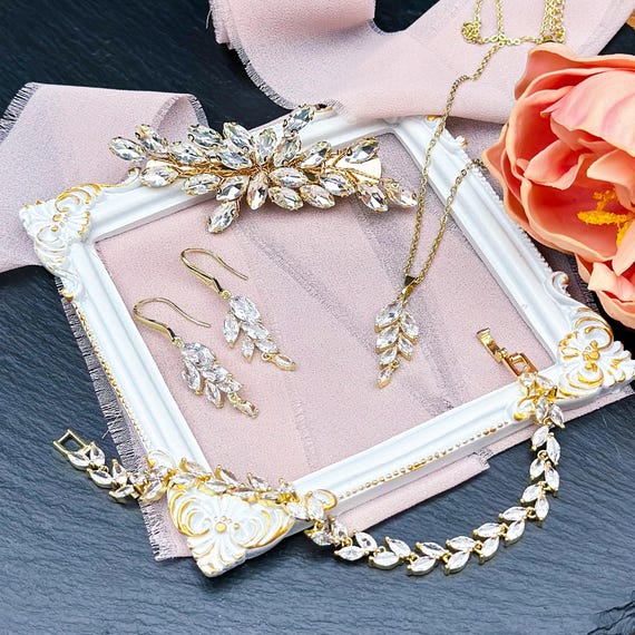 Bridal hair accessory, earrings and bracelet Amazon.com : Bridal Crystal Hair Comb and Earrings Set  main image 2