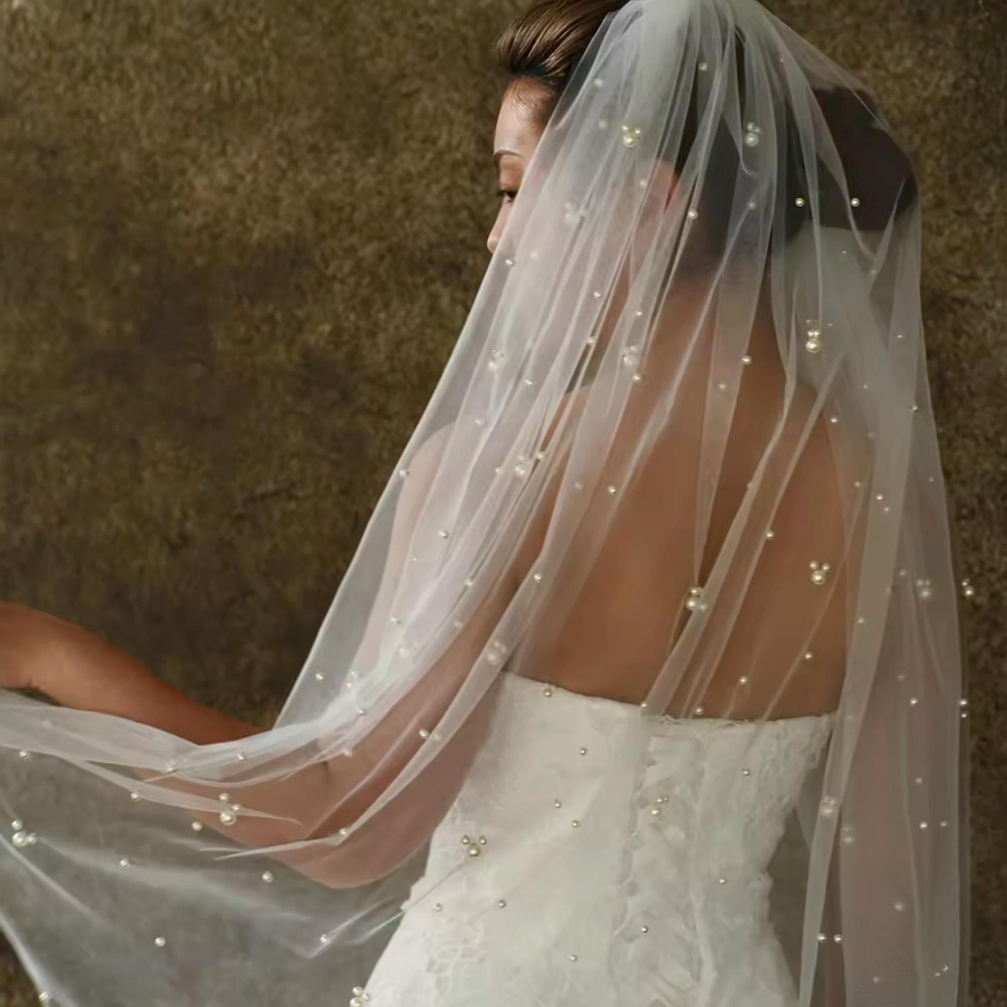 Elegant Pearl Wedding Veil with Comb: Luxury Bridal Accessories, White, Off-white, Ivory