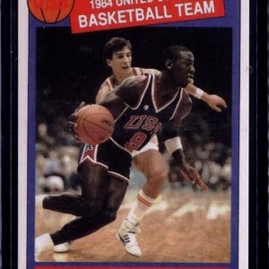 Raro cartão promocional de novato olímpico dos EUA de Michael Jordan de 1984 nº 2 Chicago Bulls