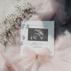 Faire-part de grossesse simple fille rose Faire-part simple rose sur les réseaux sociaux Faire-part de grossesse numérique après-sexe sexe révélateur minimal