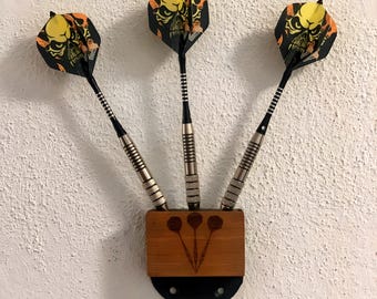 Personalized 3D dart holder with real wood | Wall mount for 3 darts | Laser engraving | Gift for dart players