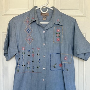 Chemise en jean brodée de fleurs vintage - New Direction - Grande femme