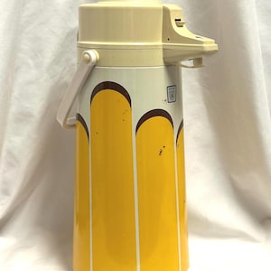 RARE Vintage PUMP THERMOS 2 Qt Yellow Air Pot 1970&#39;s Good Condition Insulated Hot or Cold Works Great
