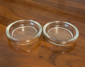 Set vintage di 2 sottobicchieri rotondi in vetro trasparente, diametro 9,5 cm (3 3/4").