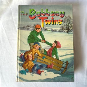 Libro antiguo de tapa dura de 1950 &quot;Los gemelos Bobbsey: días felices en interiores y exteriores&quot; de Laura Lee Hope Whitman Publishing Company. En perfecto estado.