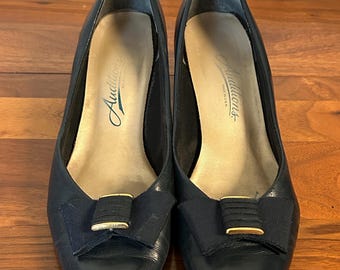 Vintage Auditions Navy Blue Pumps Size 8 1/2 - Bow Accents Made in USA