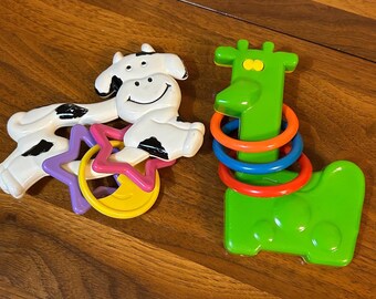 2 Chocalhos de Bebê Vintage – Brinquedos de Vaca e Girafa – Sem Marcas