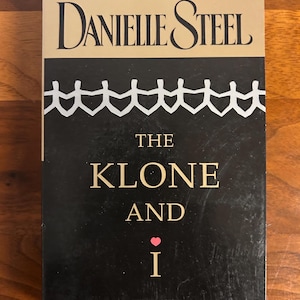 Audiolibro de Danielle Steel, "The Klone and I", en formato de 4 casetes (versión vintage).