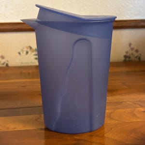 Vintage Tupperware Impressions Slimline Krug 1L Blau - Rocker Deckel Kühlschranktür Krug