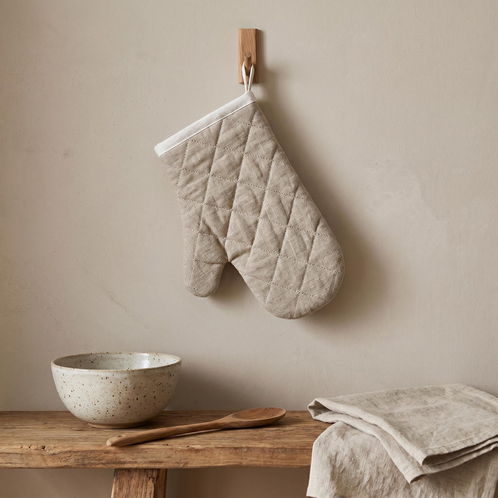 100% Linen Quilted Oven Mitt, Single Oven Glove, Padded Kitchen Mitt, Baking Pot Holder, Farmhouse Kitchen Gift - Natural