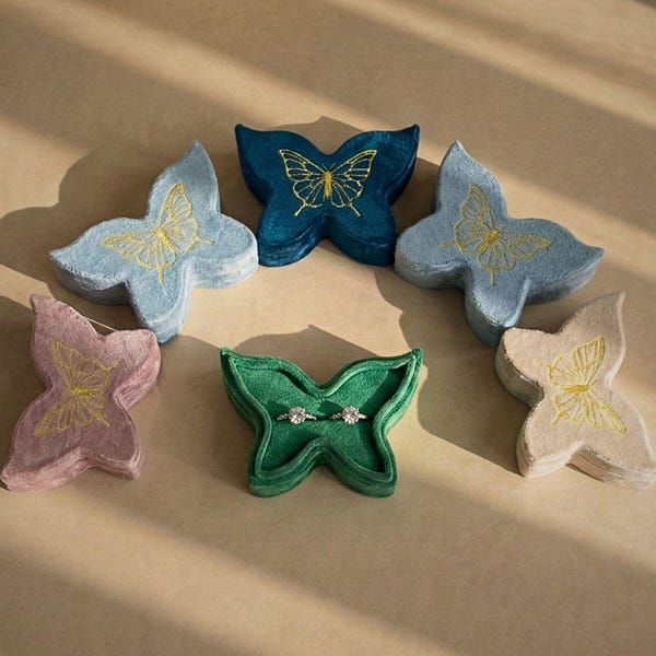Caja de terciopelo con forma de mariposa para anillos, ranura única, soporte para anillos con lámina dorada, estuche para propuestas Fairycore