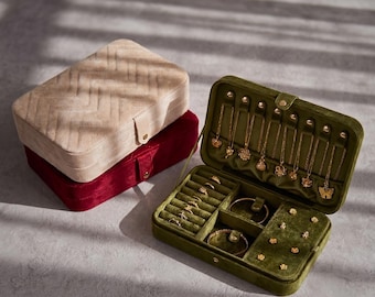 Velvet Travel Jewelry Box Organizer – Retro Necklace Ring Holder Case • Large Jewelry Storage