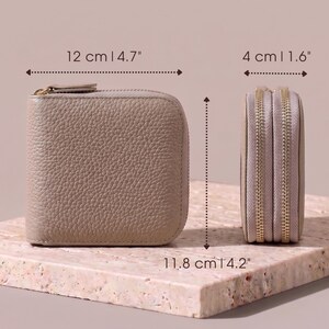 Size infographic for the leather jewelry case: 12cm (4.7 inch) length, 11.8cm (4.2 inch) height, and 4cm (1.6 inch) depth.