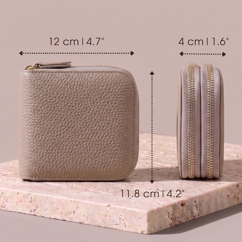 Size infographic for the leather jewelry case: 12cm (4.7 inch) length, 11.8cm (4.2 inch) height, and 4cm (1.6 inch) depth.